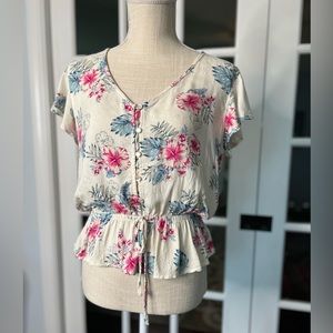 One Clothing short sleeve floral blouse size S